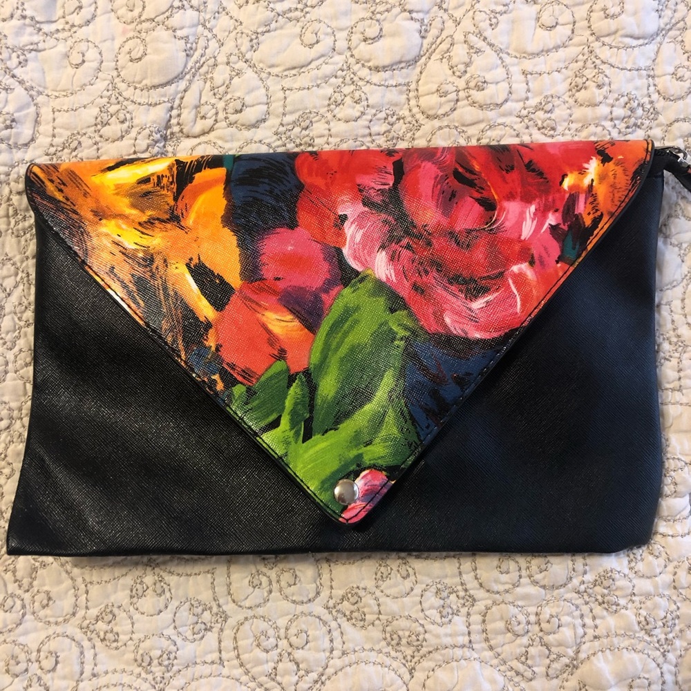 ALDO clutch
